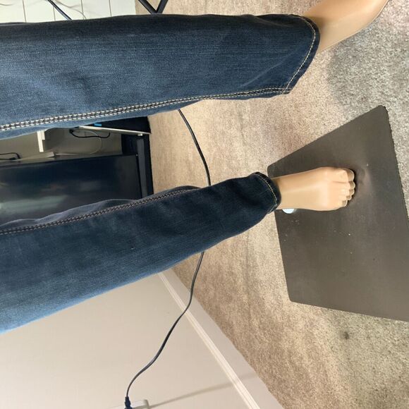 Dereon Dark Wash Contrast Stitching Decorative Pockets Relaxed Fit Jeans 13/14 - Picture 4 of 15